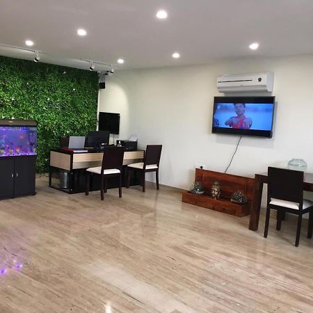 Mavens Inn Gurgaon Bagian luar foto