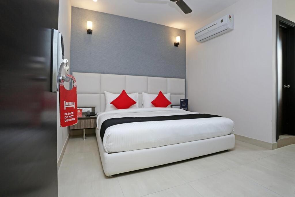 Mavens Inn Gurgaon Bagian luar foto