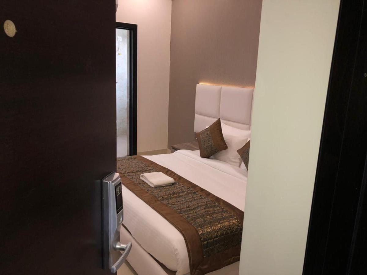 Mavens Inn Gurgaon Bagian luar foto