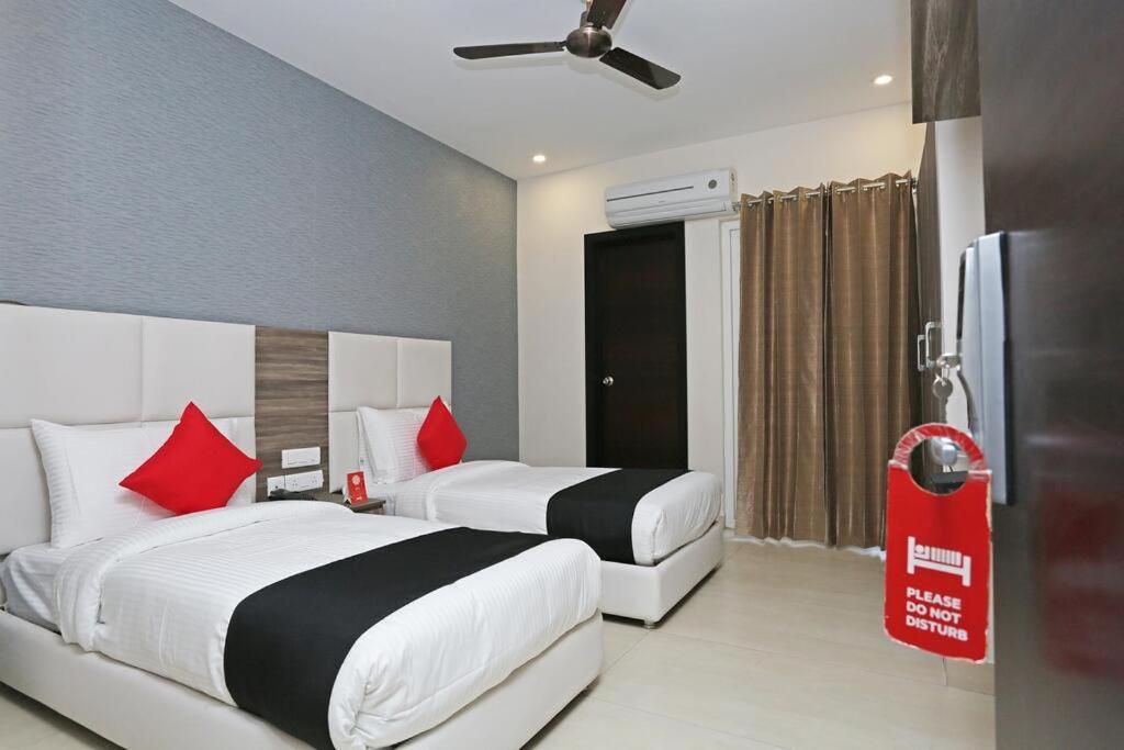 Mavens Inn Gurgaon Bagian luar foto
