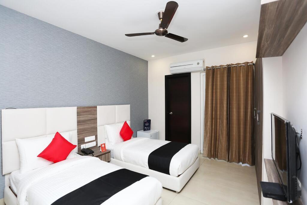 Mavens Inn Gurgaon Bagian luar foto